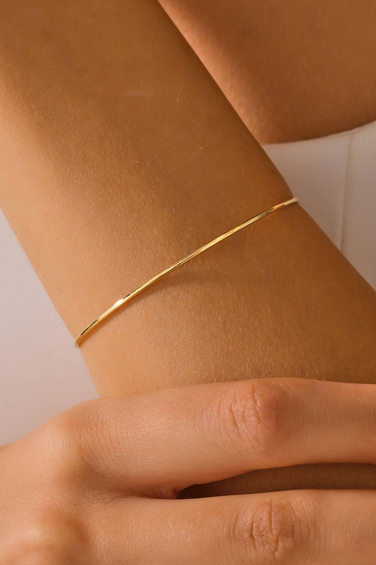 14 Ayar Altın Bombeli Düz Spor Kelepçe