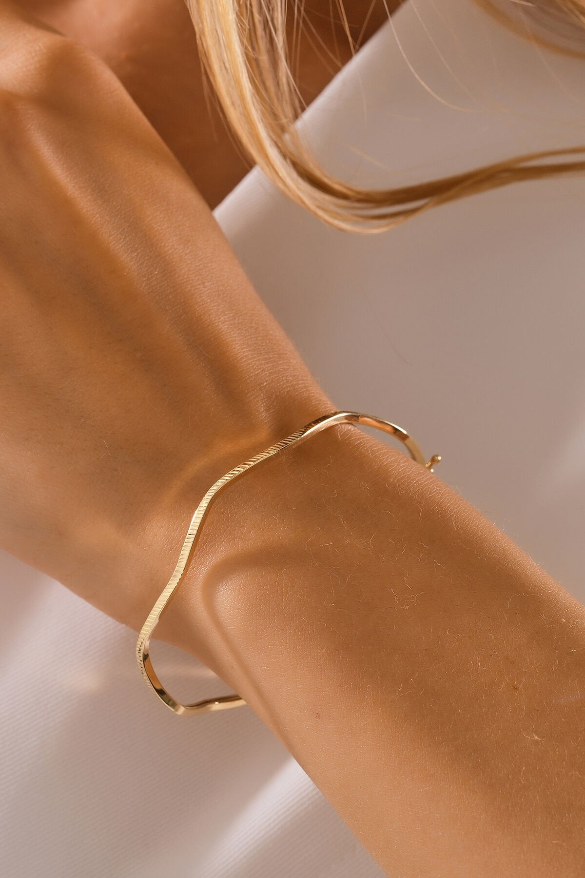 14 Ayar Altın Esli Model Kalemli Kelepçe Bilezik