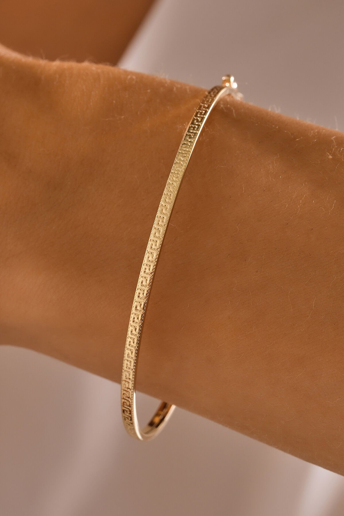 14 Ayar Altın Grek Desenli Kelepçe Bilezik