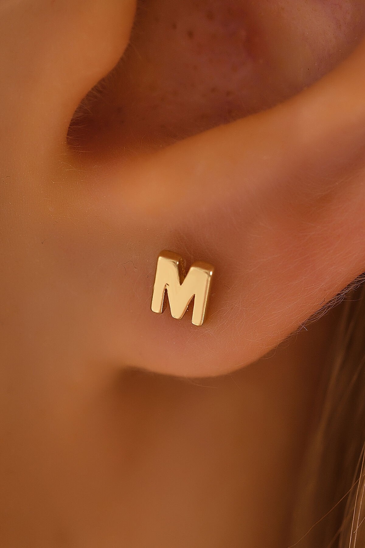 14 Ayar Altın Vidalı Harf Tragus Küpe - Tüm Harfler Mevcuttur