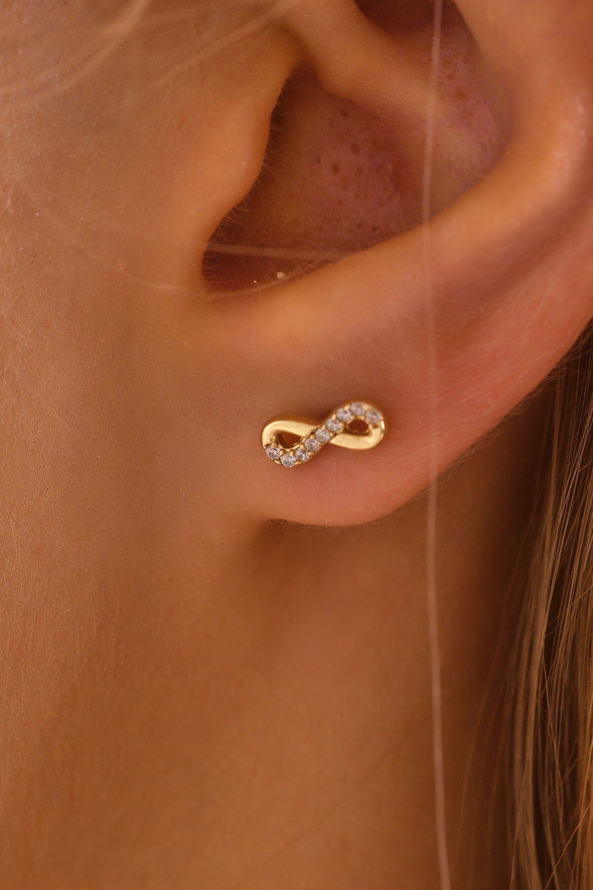 14 Ayar Altın Vidalı Sonsuzluk Tragus Küpe