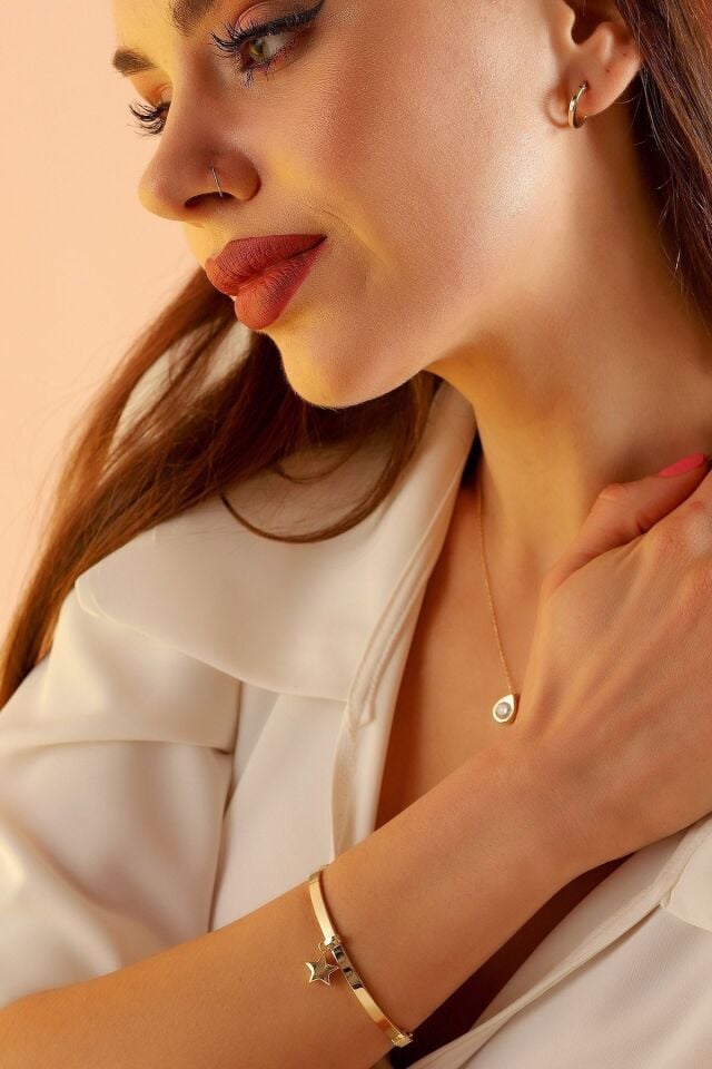 Kadın Altın Tek Yıldız Sallantılı Kelepçe