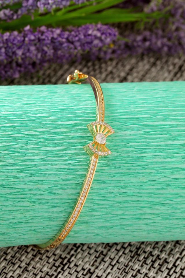 Moom Mücevherat Kadın 14 Ayar Altın Kelebek Su Yolu Kelepçe