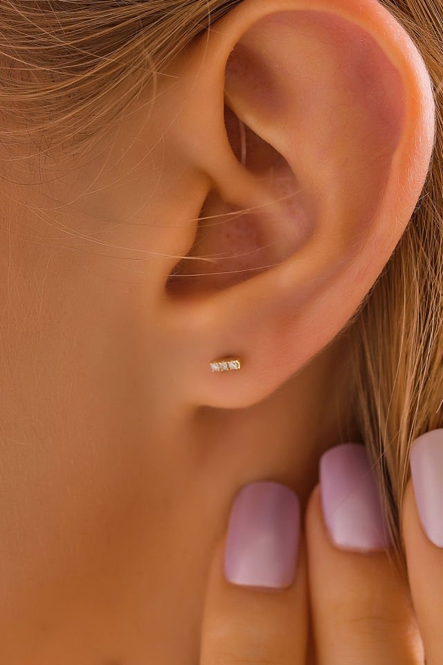MOOM MÜCEVHERAT 14 Ayar Altın Tragus Küpe Suyolu Vidalı