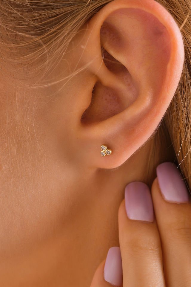 MOOM MÜCEVHERAT 14 Ayar Altın Tragus Küpe Tria Vidalı