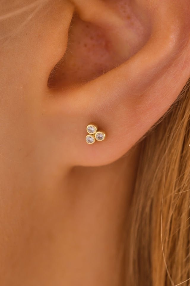 MOOM MÜCEVHERAT 14 Ayar Altın Tragus Küpe Tria Vidalı