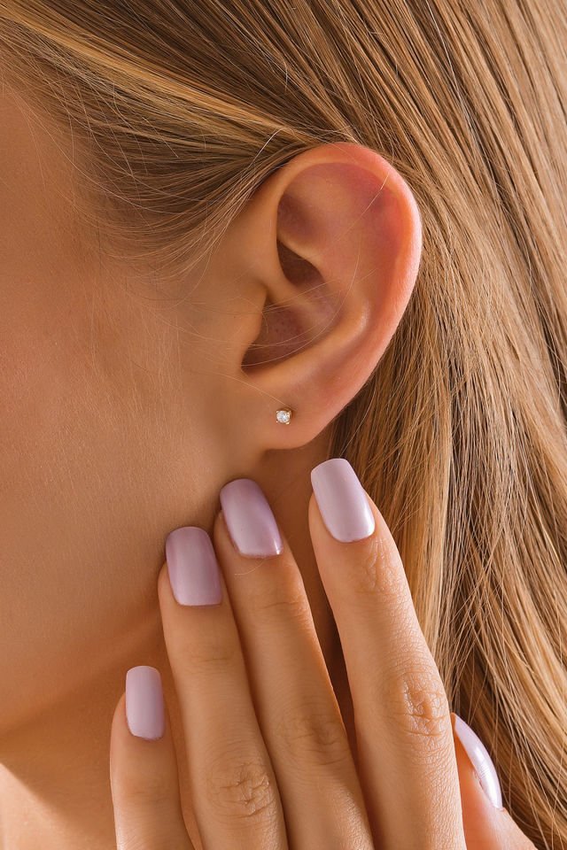 MOOM MÜCEVHERAT 14 Ayar Altın Tragus Küpe Tırnaklı Tektaş Vidalı