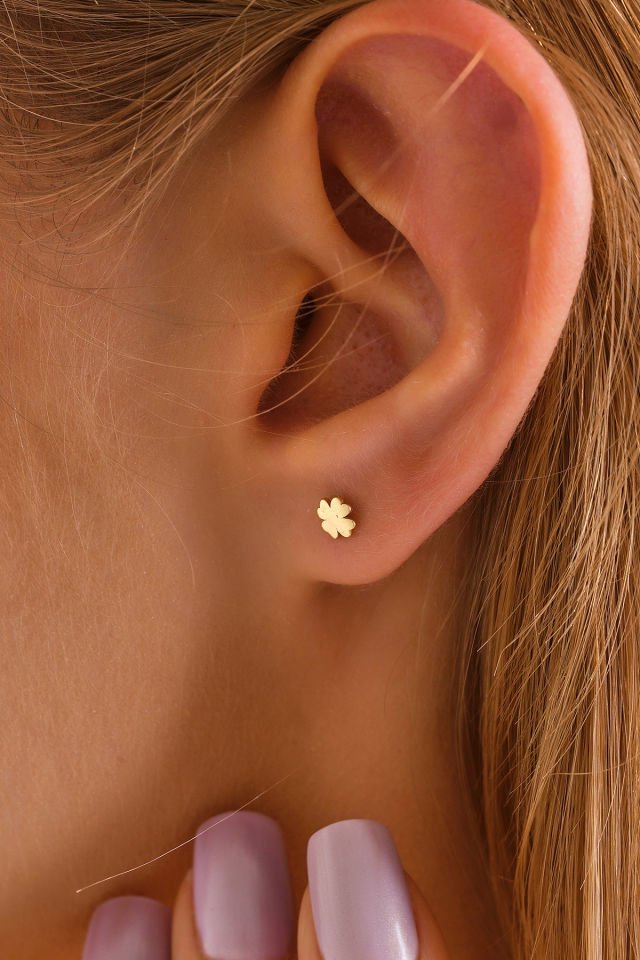 MOOM MÜCEVHERAT 14 Ayar Altın Tragus Küpe Yonca Vidalı