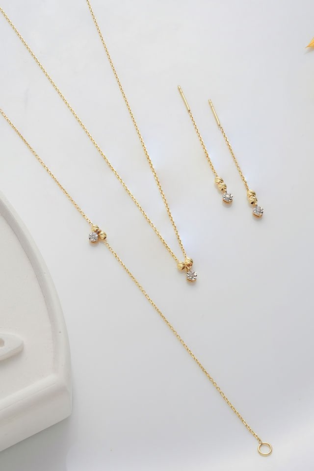 MOOM MÜCEVHERAT 14 Ayar Altın Mini Dorika Toplu Pırlanta Set Kolye Küpe Bileklik Efektli