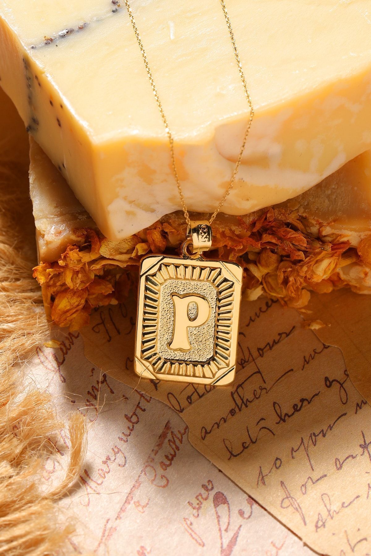 14 Ayar Altın Vintage Harfli Zincirli Kolye P - 40 Cm