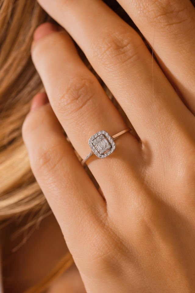 MOOM MÜCEVHERAT 14 Ayar Altın Pırlanta Baget Yüzük Efektli (Tüm Ölçüler Mevcuttur)