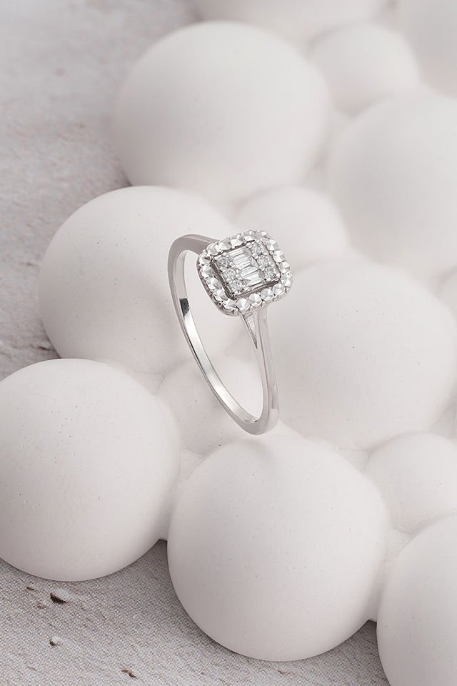 MOOM MÜCEVHERAT 14 Ayar Altın Pırlanta Baget Yüzük Efektli (Tüm Ölçüler Mevcuttur)