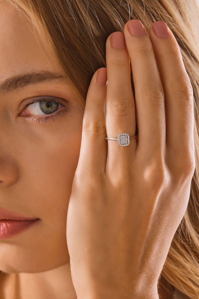 MOOM MÜCEVHERAT 14 Ayar Altın Pırlanta Baget Yüzük Efektli (Tüm Ölçüler Mevcuttur)