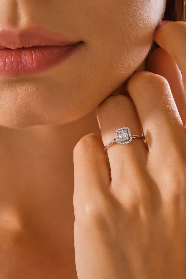 MOOM MÜCEVHERAT 14 Ayar Altın Pırlanta Baget Yüzük Efektli (Tüm Ölçüler Mevcuttur)