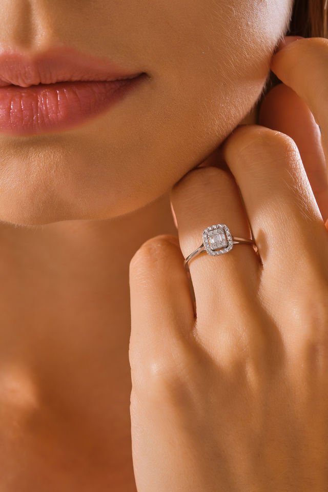 MOOM MÜCEVHERAT 14 Ayar Altın Pırlanta Baget Yüzük Efektli (Tüm Ölçüler Mevcuttur)