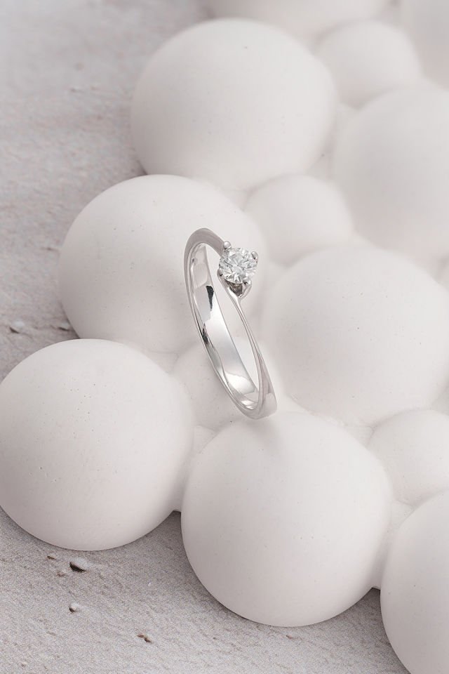 MOOM MÜCEVHERAT 14 Ayar Altın Pırlanta Esli Tektaş Yüzük (Tüm Ölçüleri Mevcuttur)