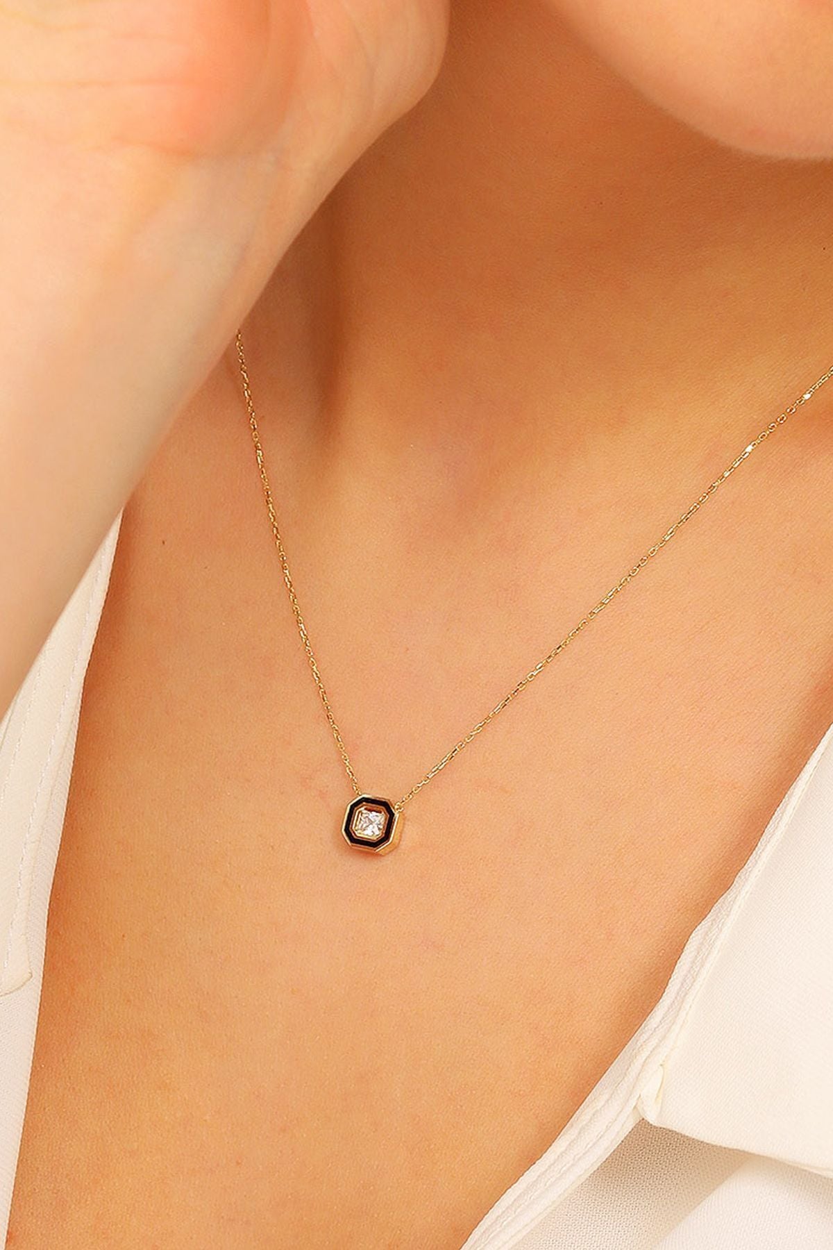 14 Ayar Altın Kolye Baget Taşlı Altın Kolye