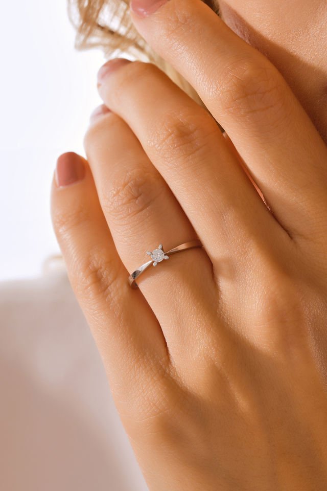 MOOM MÜCEVHERAT 14 Ayar Altın Pırlanta Mini Badem Tırnak Tektaş Yüzük (Tüm Ölçüler Mevcuttur)