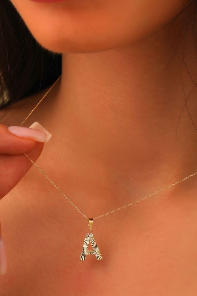 MOOM ÜCEVHERAT Kadın 14 Ayar Altın Harf Kolye A & Z Harfi Altın Kolye Zincirli Kalemli Işıltılı Desenli 42 cm A