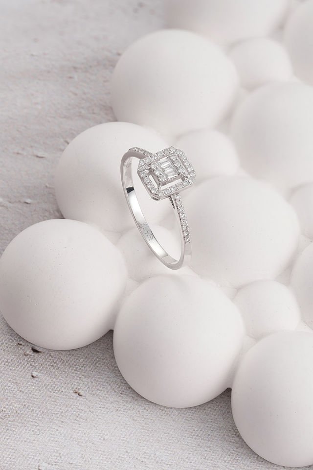 MOOM MÜCEVHERAT 14 Ayar Altın Pırlanta Baget Tektaş Yüzük (Tüm Ölçüler Mevcuttur)