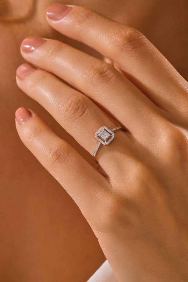 MOOM MÜCEVHERAT 14 Ayar Altın Pırlanta Baget Tektaş Yüzük (Tüm Ölçüler Mevcuttur)