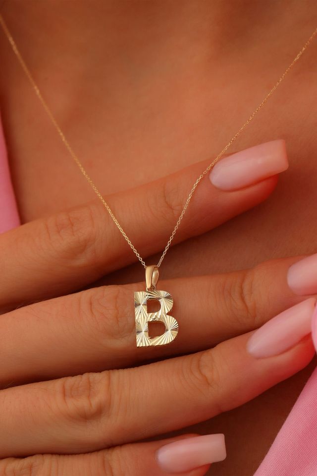 MOOM ÜCEVHERAT Kadın 14 Ayar Altın Harf Kolye A & Z Harfi Altın Kolye Zincirli Kalemli Işıltılı Desenli 42 cm B