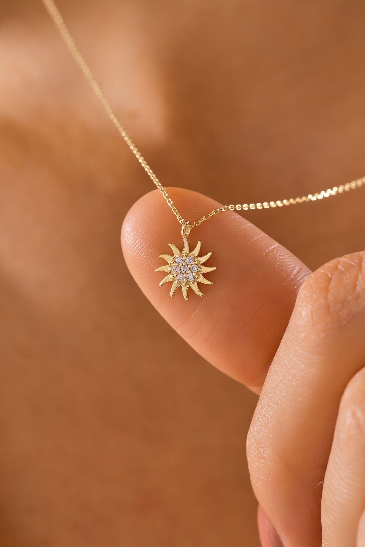 14 Ayar Altın Güneş Kolye