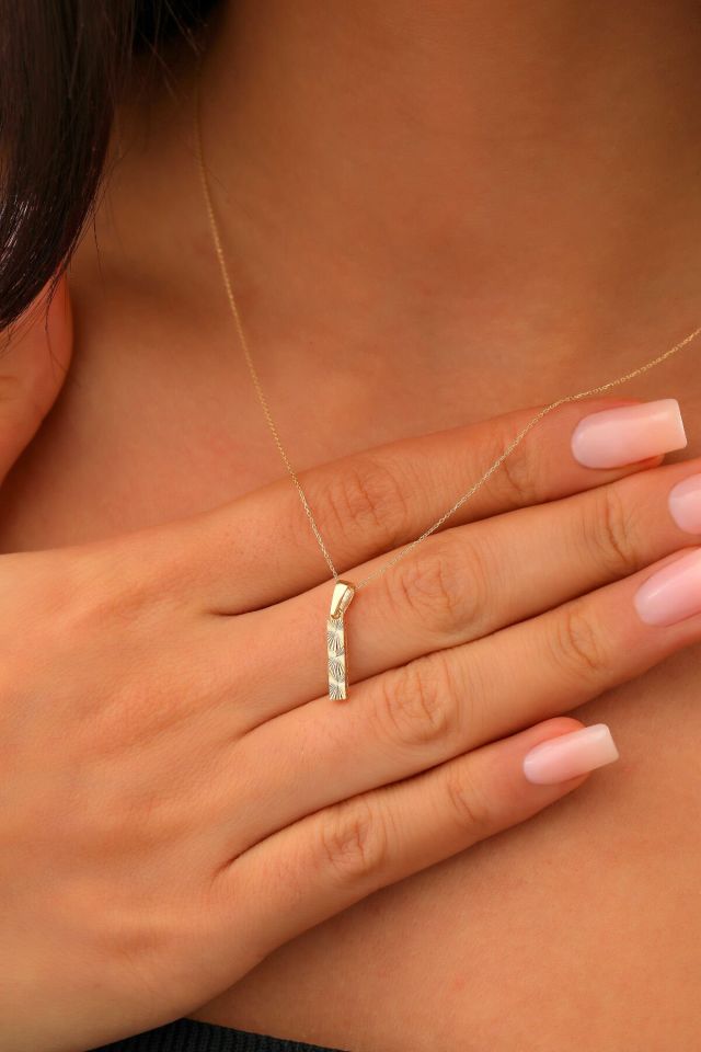 MOOM ÜCEVHERAT Kadın 14 Ayar Altın Harf Kolye A & Z Harfi Altın Kolye Zincirli Kalemli Işıltılı Desenli 42 cm İ