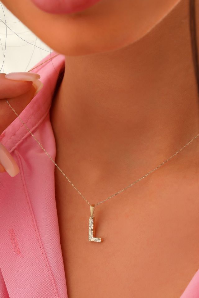 MOOM ÜCEVHERAT Kadın 14 Ayar Altın Harf Kolye A & Z Harfi Altın Kolye Zincirli Kalemli Işıltılı Desenli 42 cm L