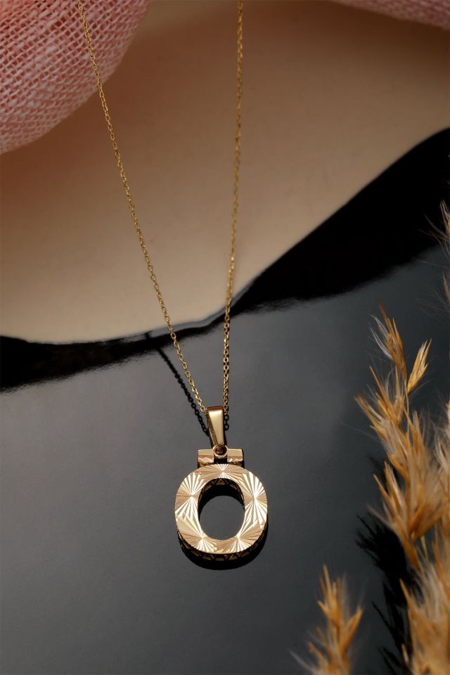 MOOM ÜCEVHERAT Kadın 14 Ayar Altın Harf Kolye A & Z Harfi Altın Kolye Zincirli Kalemli Işıltılı Desenli 42 cm Ö