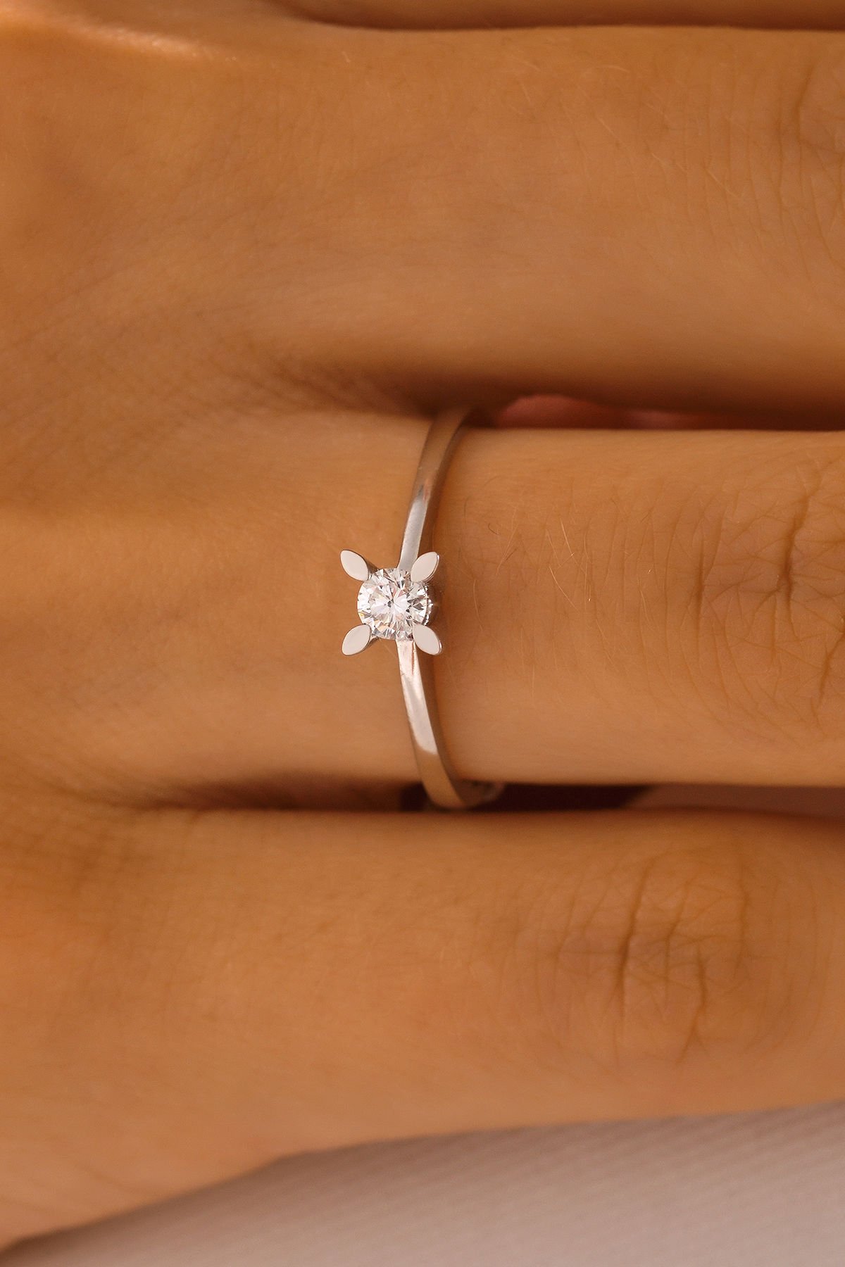 MOOM MÜCEVHERAT 14 Ayar Altın Pırlanta Badem Tırnak Tektaş Yüzük (Tüm Ölçüler Mevcuttur)