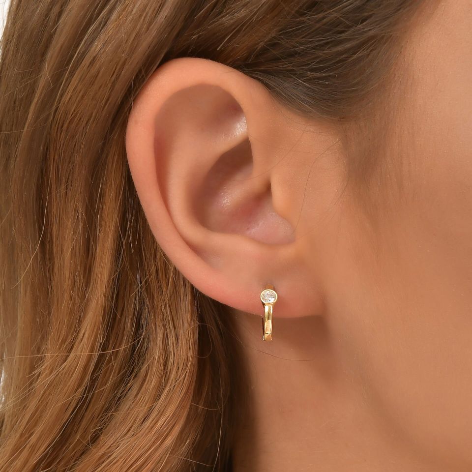 MOOM MÜCEVHERAT Kadın 14 Ayar Altın Küpe Minimalist Zirkon Taşlı Modern Halka Altın Küpe 12 mm
