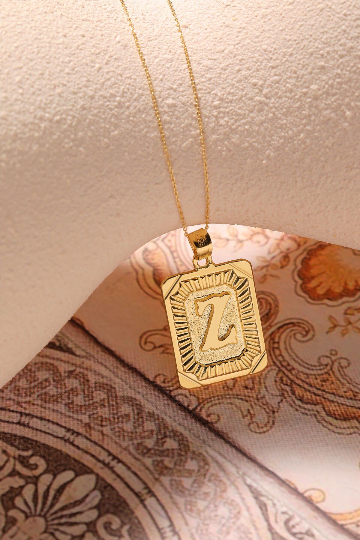 Moom Mücevherat Kadın 14 Ayar Altın Kare Harf Kolye A & Z Harfi Altın Kolye Zincirli Harf Kolye 42 Cm Z