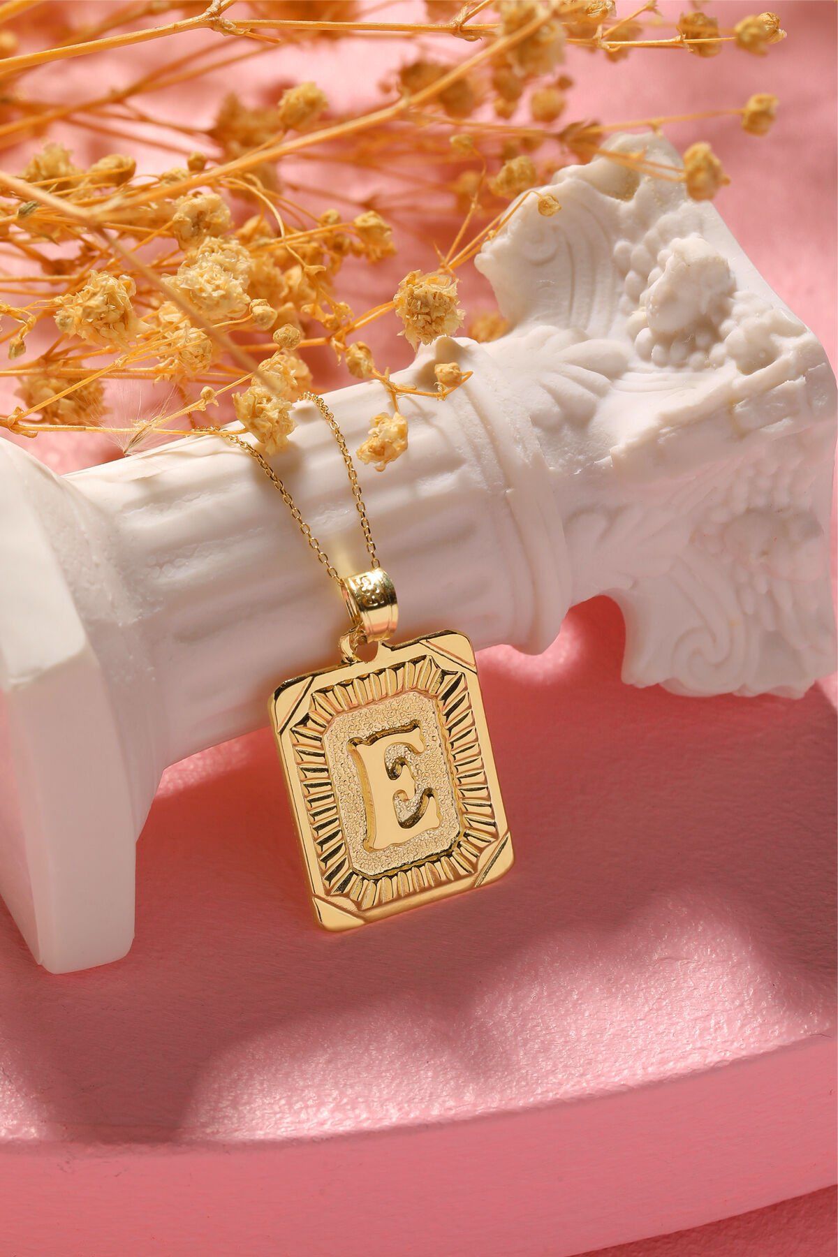 Moom Mücevherat Kadın 14 Ayar Altın Kare Harf Kolye A & Z Harfi Altın Kolye Zincirli Harf Kolye 42 Cm E