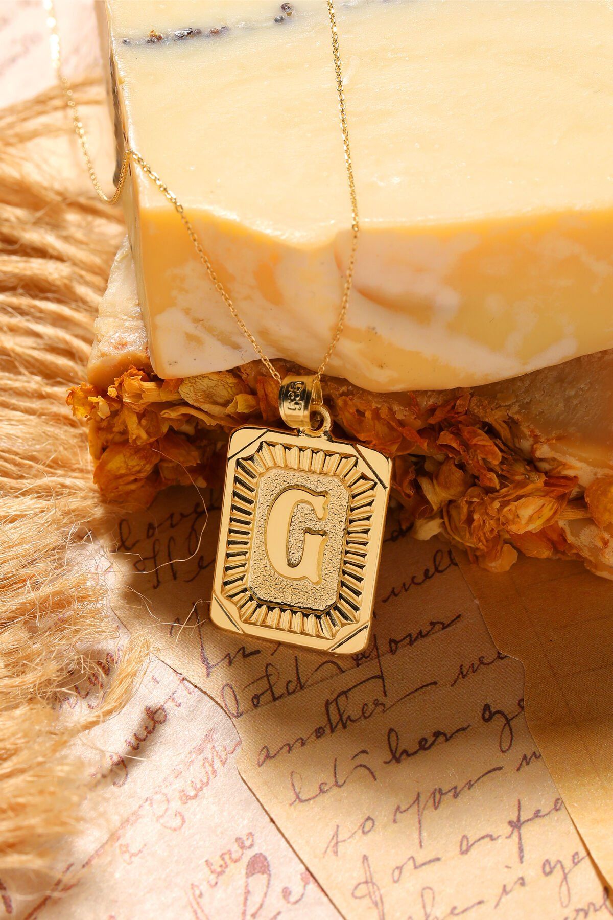 Moom Mücevherat Kadın 14 Ayar Altın Kare Harf Kolye A & Z Harfi Altın Kolye Zincirli Harf Kolye 42 Cm G