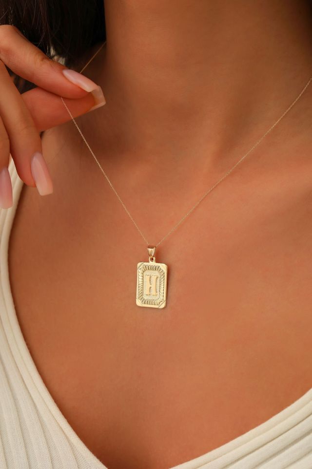 Moom Mücevherat Kadın 14 Ayar Altın Kare Harf Kolye A & Z Harfi Altın Kolye Zincirli Harf Kolye 42 Cm H