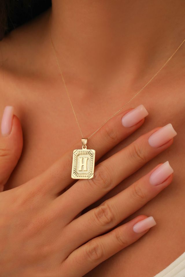 Moom Mücevherat Kadın 14 Ayar Altın Kare Harf Kolye A & Z Harfi Altın Kolye Zincirli Harf Kolye 42 Cm H