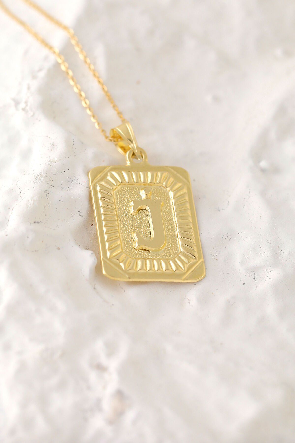 Moom Mücevherat Kadın 14 Ayar Altın Kare Harf Kolye A & Z Harfi Altın Kolye Zincirli Harf Kolye 42 Cm J