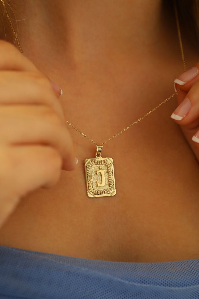 Moom Mücevherat Kadın 14 Ayar Altın Kare Harf Kolye A & Z Harfi Altın Kolye Zincirli Harf Kolye 42 Cm J