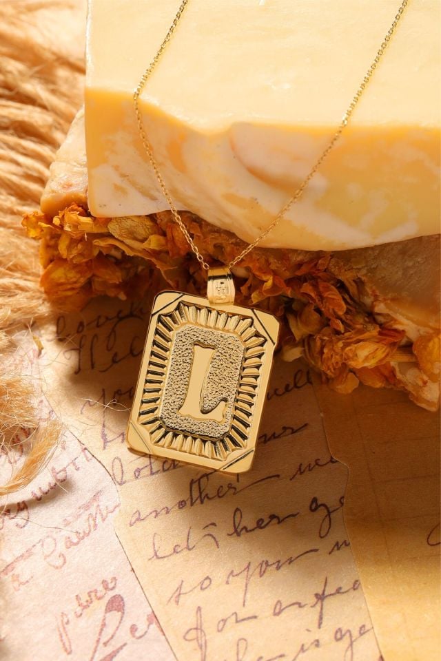 Moom Mücevherat Kadın 14 Ayar Altın Kare Harf Kolye A & Z Harfi Altın Kolye Zincirli Harf Kolye 42 Cm L
