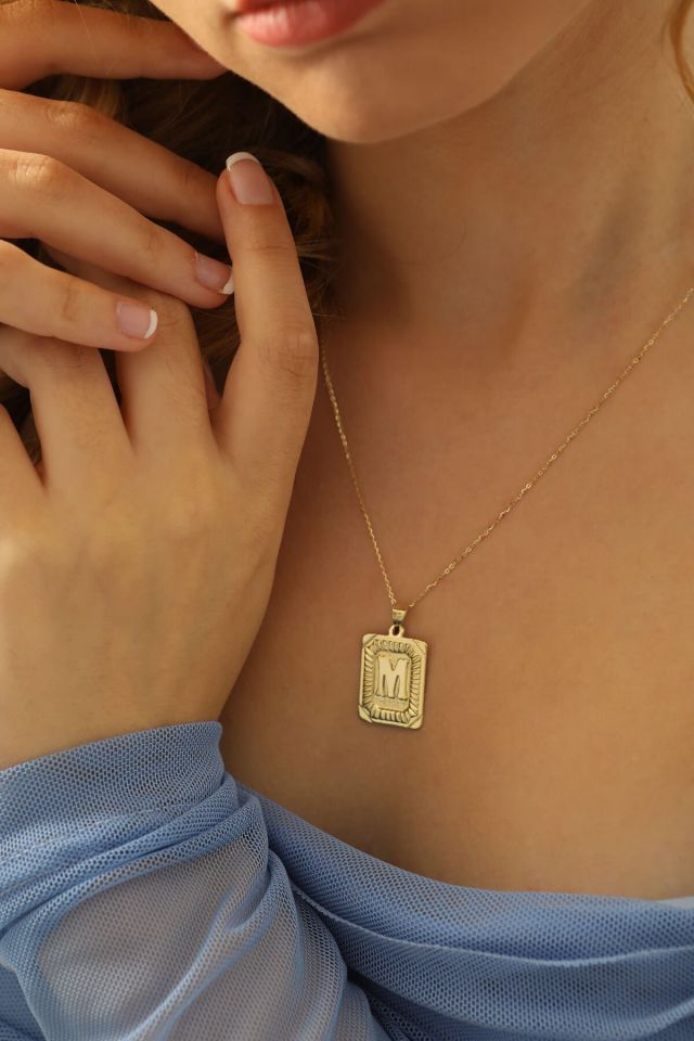 Moom Mücevherat Kadın 14 Ayar Altın Kare Harf Kolye A & Z Harfi Altın Kolye Zincirli Harf Kolye 42 Cm M