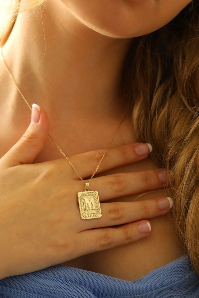 Moom Mücevherat Kadın 14 Ayar Altın Kare Harf Kolye A & Z Harfi Altın Kolye Zincirli Harf Kolye 42 Cm M